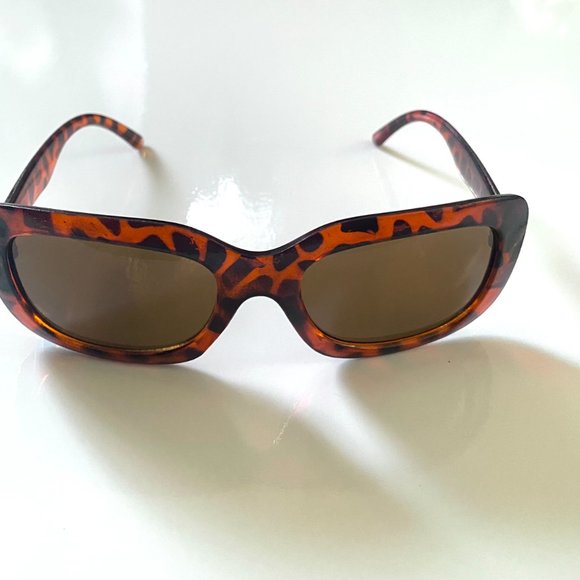 Cheetah Cat-Eye Sunglasses - Picture 3 of 3